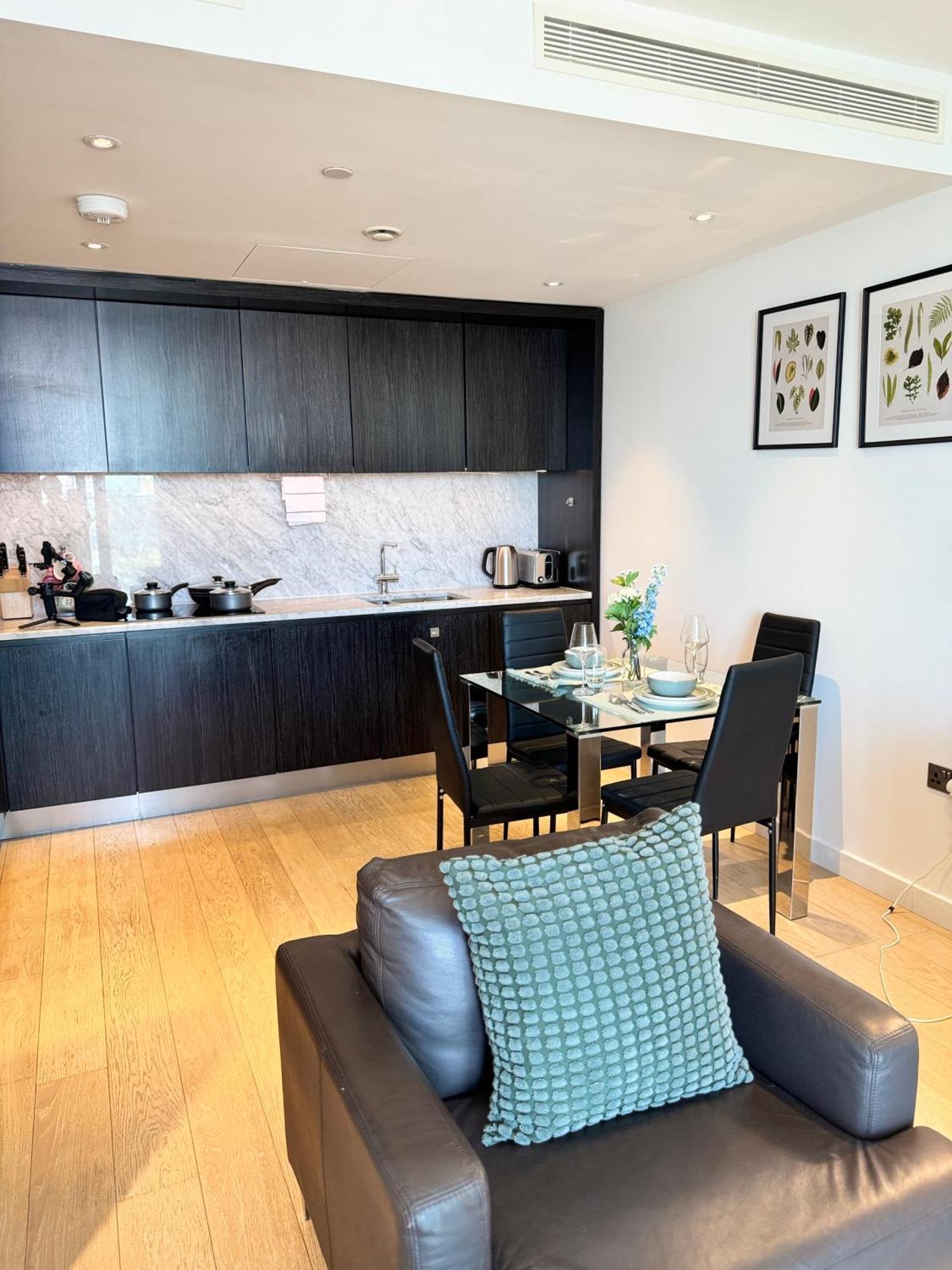 Scenic View 1-bed Near Downtown With Free Wifi Appartamento