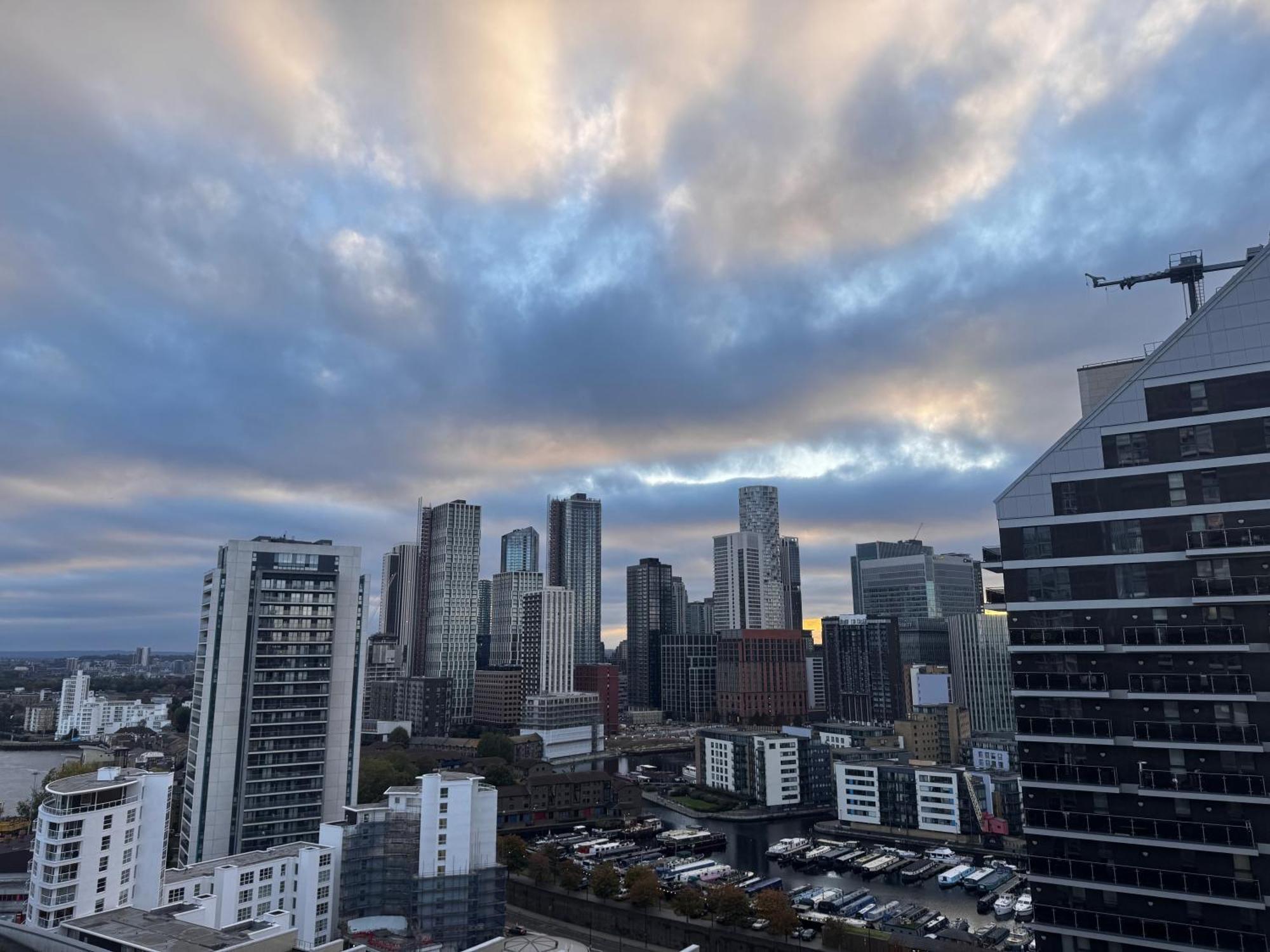 Scenic View 1-bed Near Downtown With Free Wifi Appartamento *