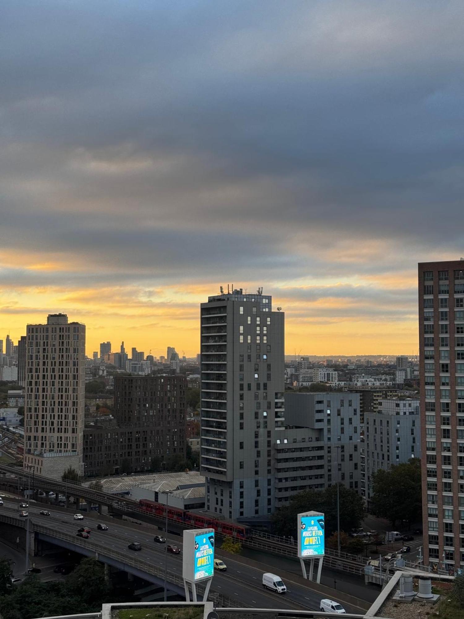 Scenic View 1-bed Near Downtown With Free Wifi Londra